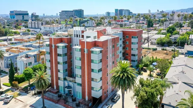 Hollywood Hills Senior Living — photo from the business 1