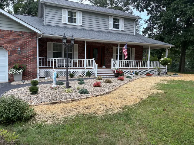 Creekside Landscapes — photo from the business 4
