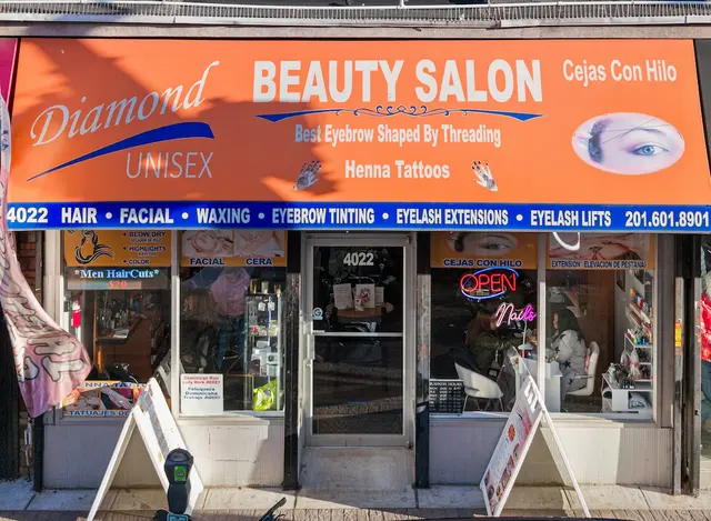 Diamond Unisex Beauty Salon (Threading & Lash Bar) — photo from the business 1