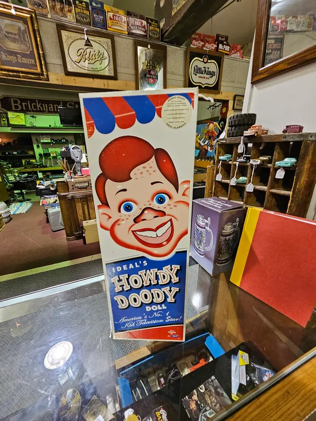 Customer photo of work by Pocket Change Antique Mall, from Moi l's review