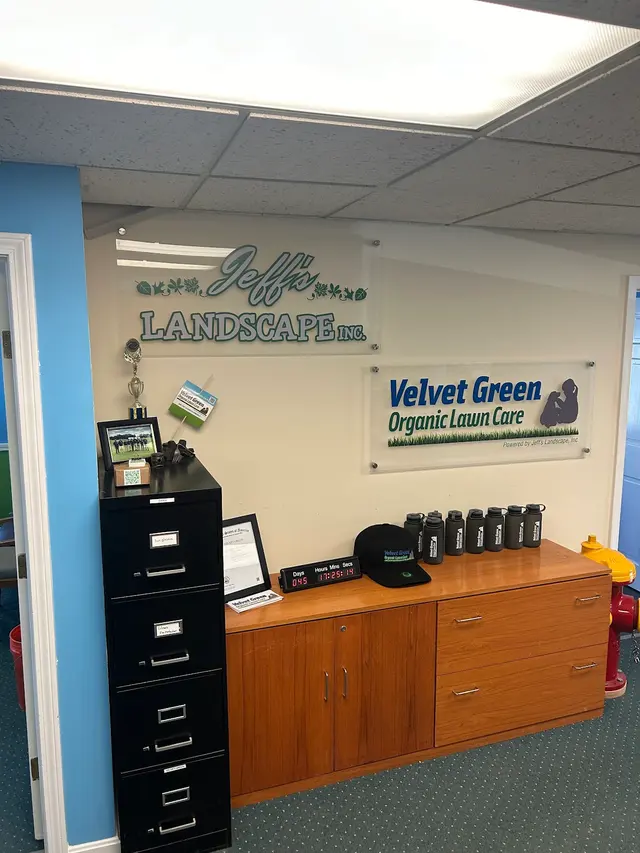 Velvet Green Organic Lawn Care — photo from the business 6