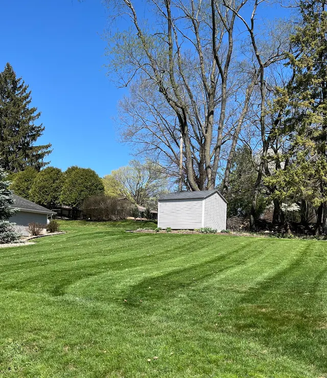 PoseyLawn — photo from the business 9