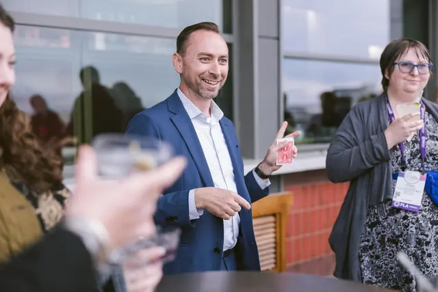 Magician Brian Masters — photo from the business 7