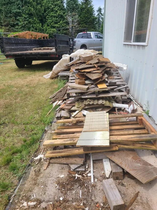 Lukerative Junk Removal — photo from the business 2