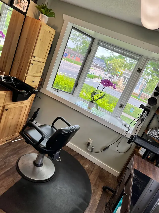 Matthew Robert Salon — photo from the business 4