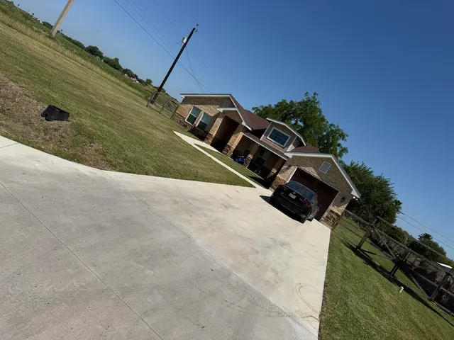 DLT Lawncare — photo from the business 4