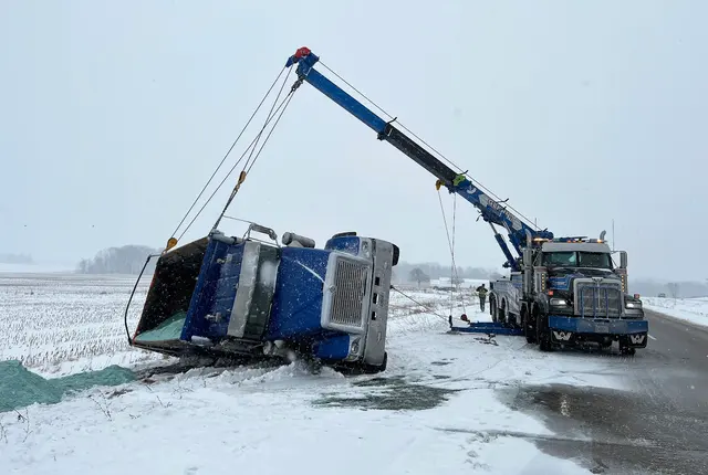 Glenn's 24 HR Towing Inc — photo from the business 11
