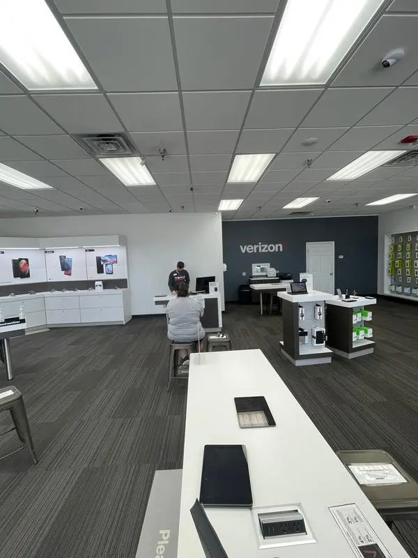 Verizon — photo from the business 12