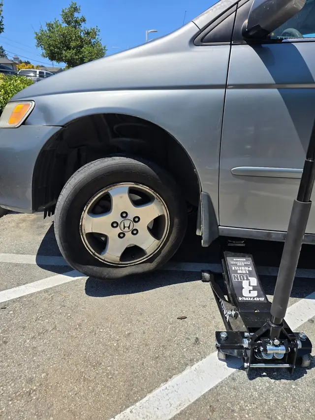 Oakland mobile tire roadside service — photo from the business 9