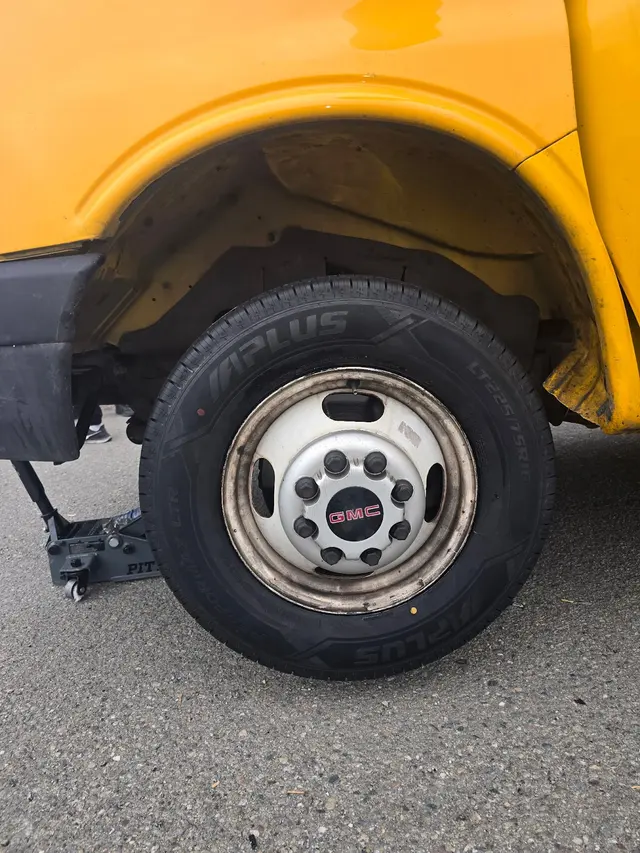 Oakland mobile tire roadside service — photo from the business 6