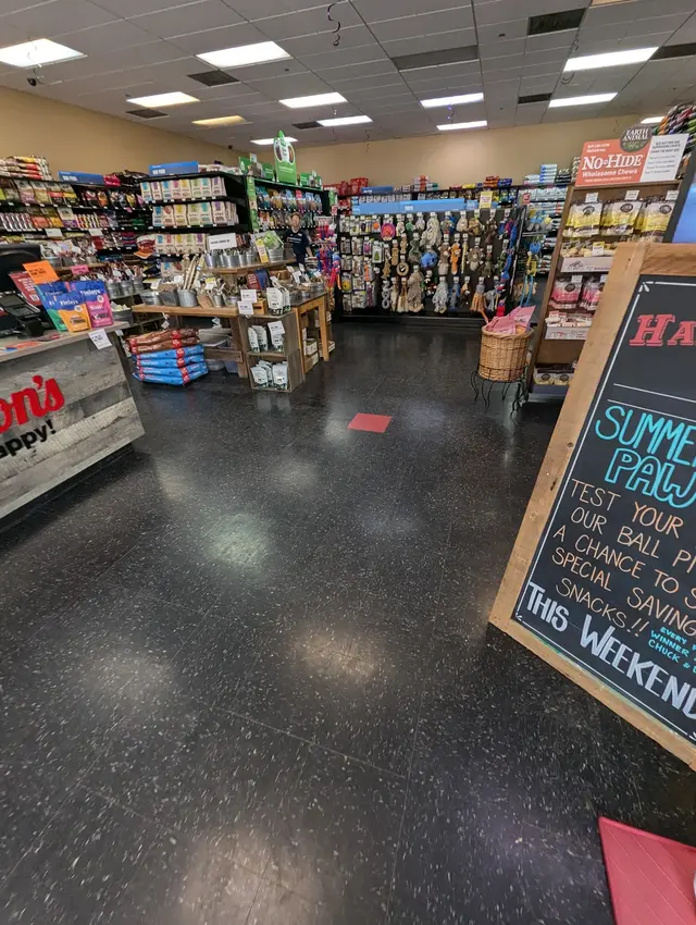 Chuck & Don's Pet Food & Supplies — customer photo 3