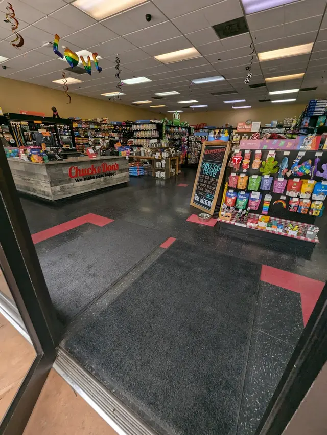 Chuck & Don's Pet Food & Supplies — customer photo 11