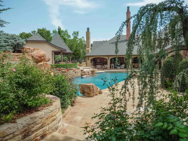 High Definition Lawn and Landscape — photo from the business 9