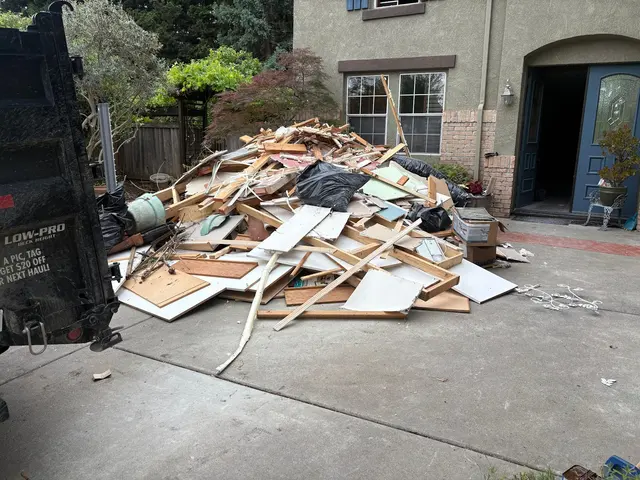 Hunts Hauling & Junk Removal LLC — photo from the business 8