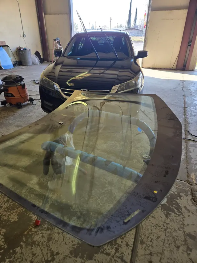 JR AUTO GLASS — photo from the business 3