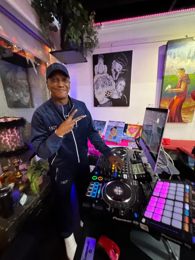 Paint Sip Socialize — photo from the business 7