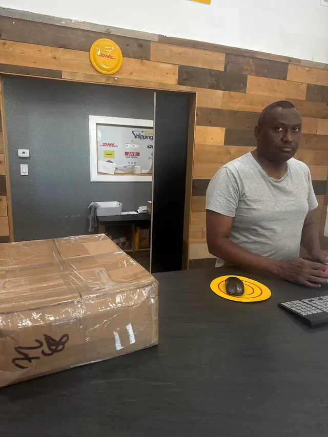 DHL Express Service Point Anaheim — customer photo 5
