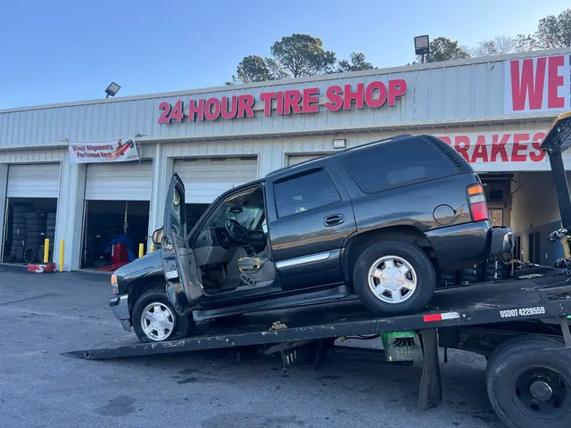 Tow Man Tow Truck & Roadside Assistance — photo from the business 3