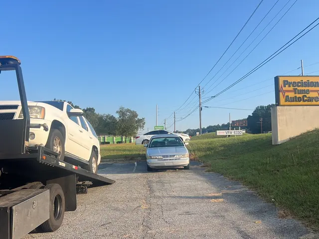 Tow Man Tow Truck & Roadside Assistance — photo from the business 6