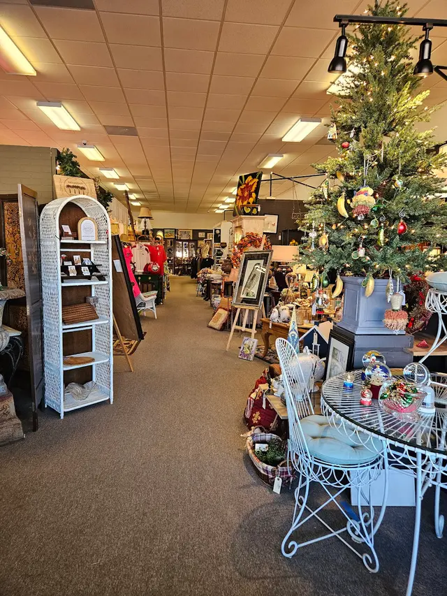 VENDORS ON VICTORY — customer photo 7