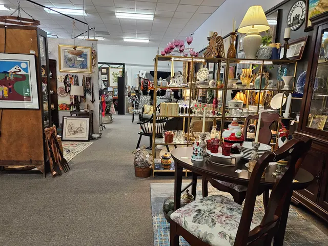 VENDORS ON VICTORY — customer photo 2