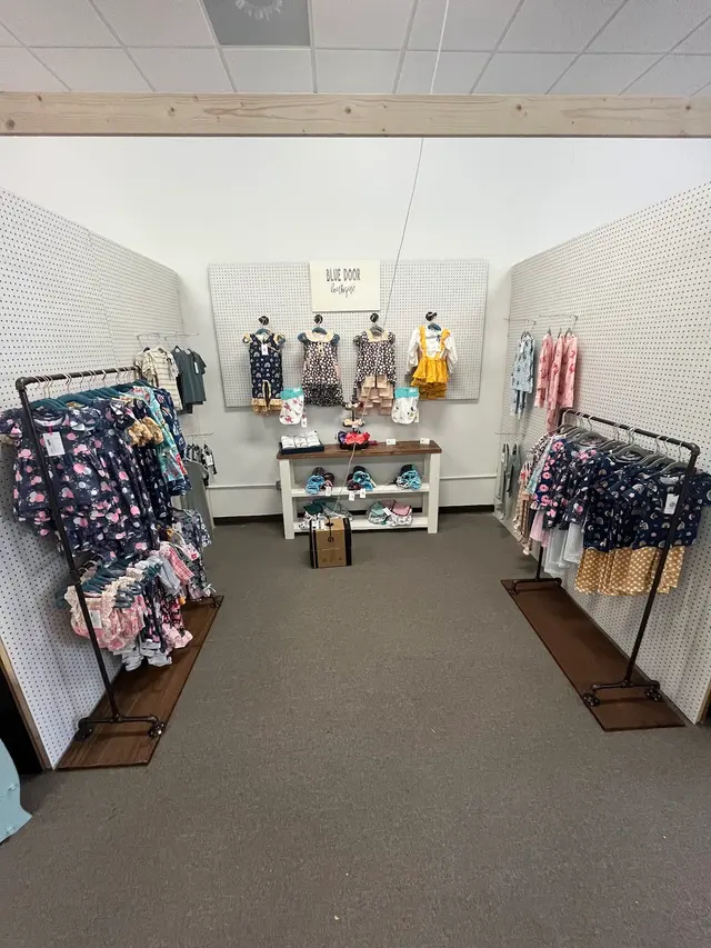 VENDORS ON VICTORY — photo from the business 8