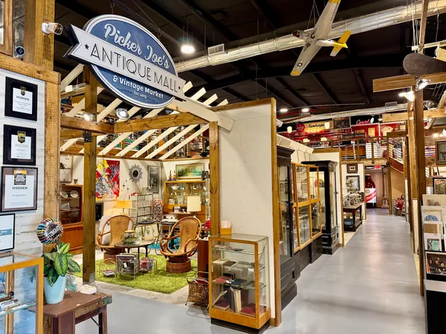 Picker Joe's Antique Mall & Vintage Market — photo from the business 3