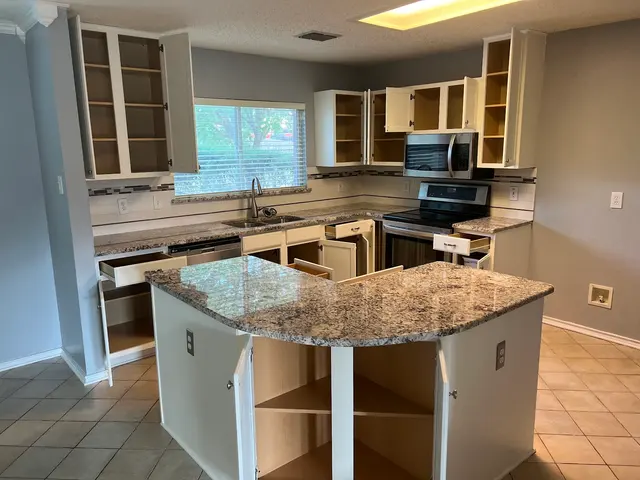 MOLLY MAID of Northwest Dallas County — customer photo 9