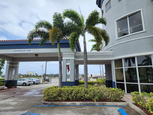 Signature Aviation BCT - Boca Raton Airport — customer photo 10