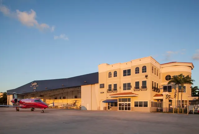 Signature Aviation BCT - Boca Raton Airport — photo from the business 1