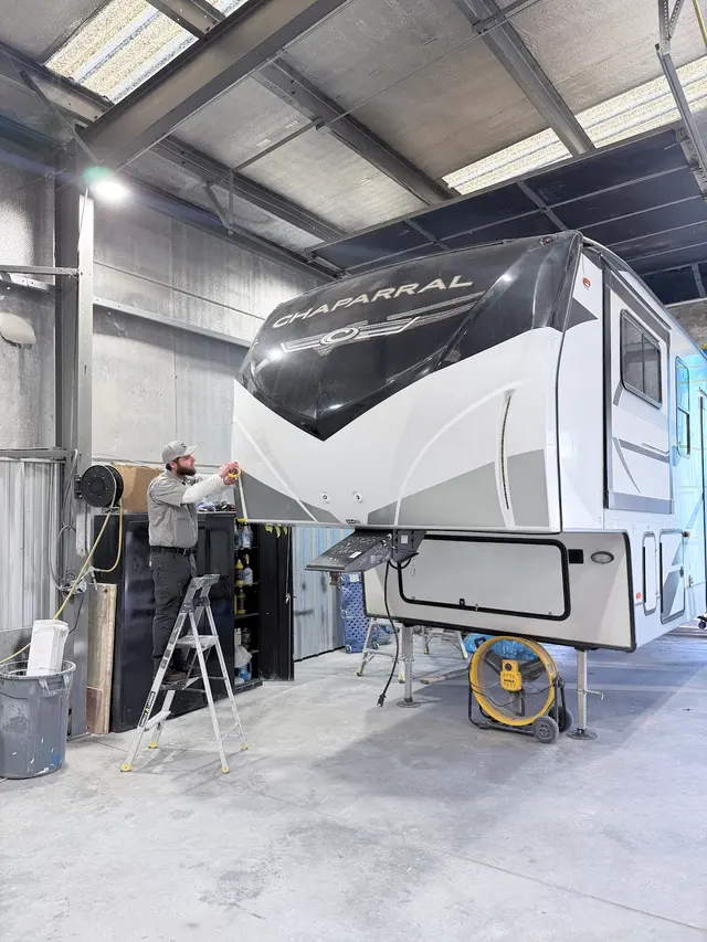 Fiberglass WorX – RV Repair, RV Roof & RV Detailing — photo from the business 11