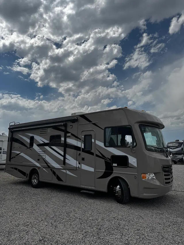 Fiberglass WorX – RV Repair, RV Roof & RV Detailing — photo from the business 4
