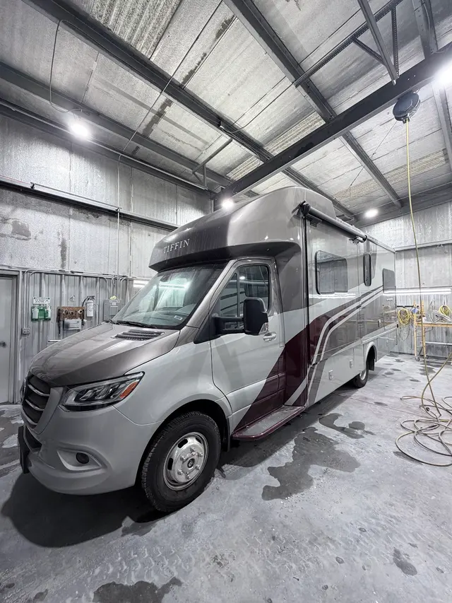 Fiberglass WorX – RV Repair, RV Roof & RV Detailing — photo from the business 6