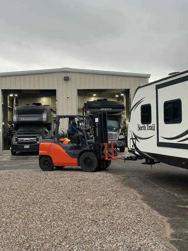 Fiberglass WorX – RV Repair, RV Roof & RV Detailing — photo from the business 10
