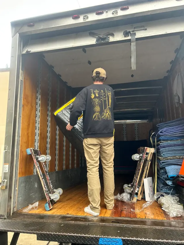 Pineapple Movers — photo from the business 2