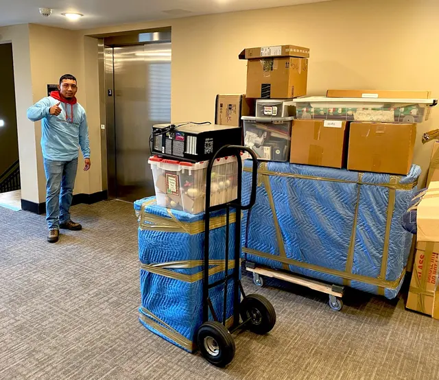 Unwind Moving — photo from the business 8