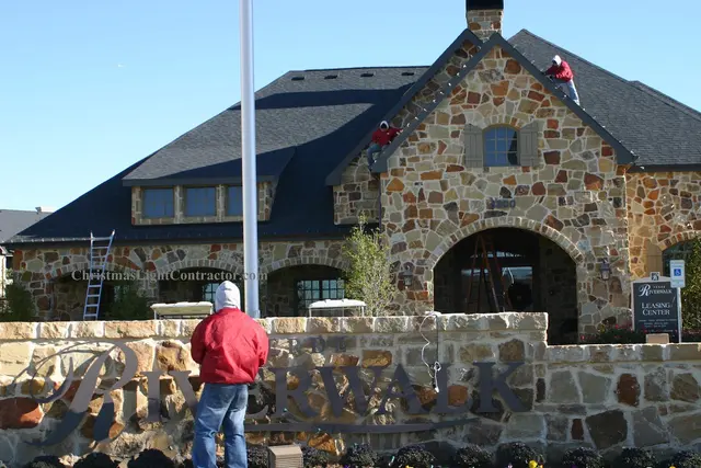 Christmas Light Installer — photo from the business 8