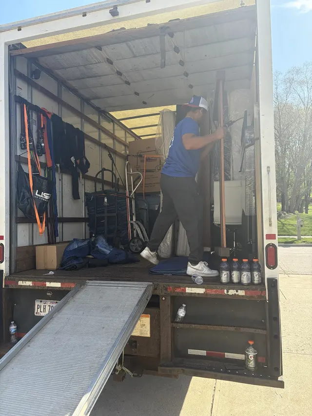 Blue Men Moving | Columbus — photo from the business 2
