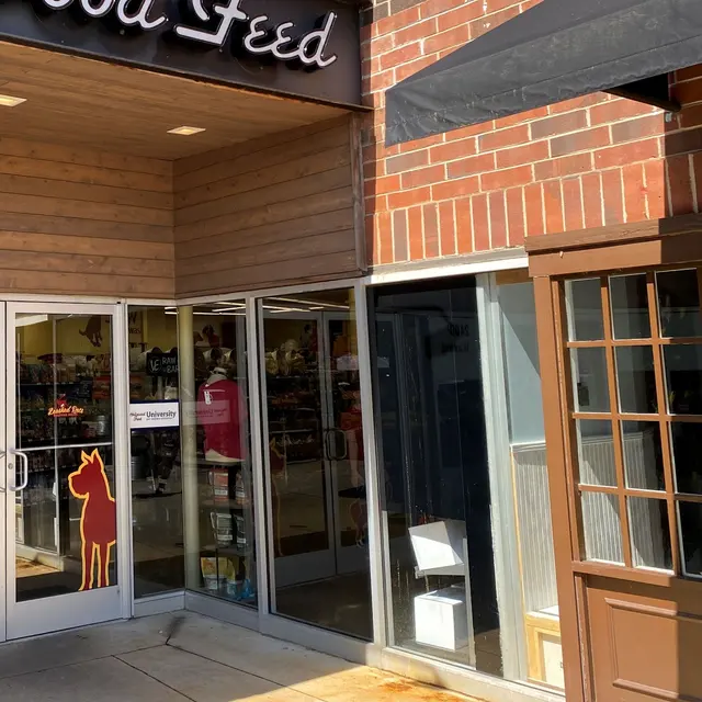 Hollywood Feed — photo from the business 1