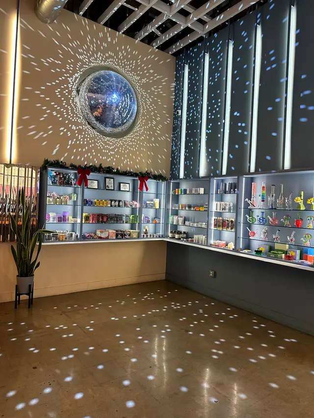 Green Qween Weed Dispensary Los Angeles — photo from the business 10