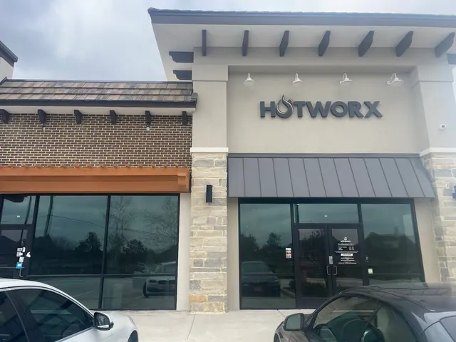 HOTWORX - Manvel, TX - HWY 288 & Bailey Rd — customer photo 3