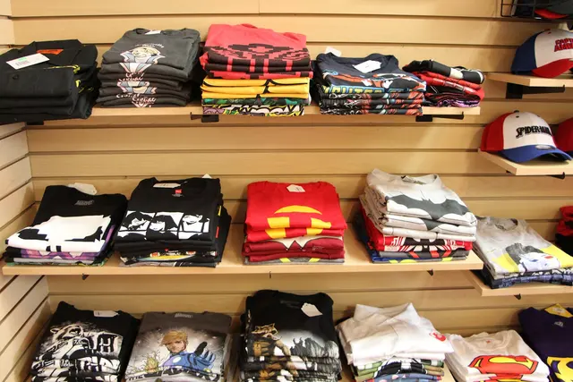 MaximuM Comics — customer photo 8