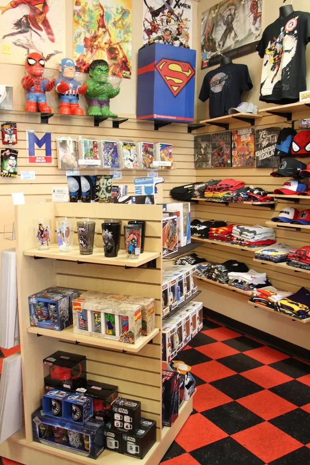 MaximuM Comics — customer photo 2