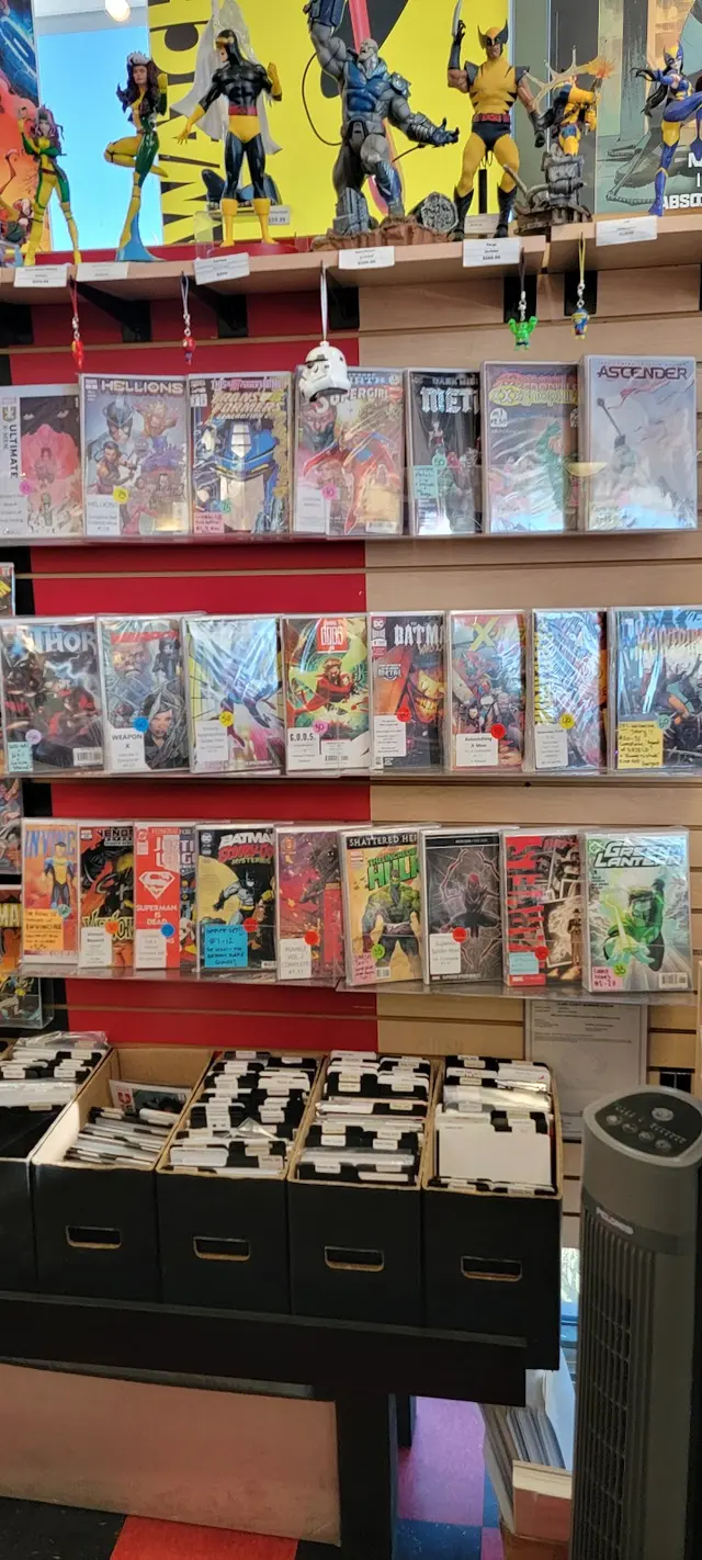 MaximuM Comics — customer photo 4