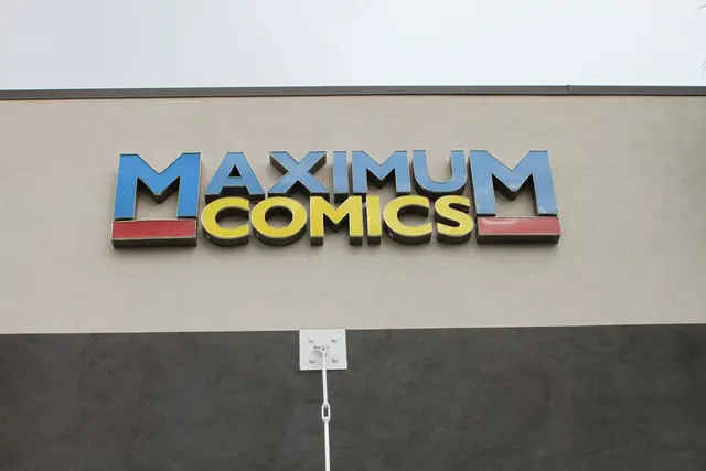 MaximuM Comics — customer photo 7