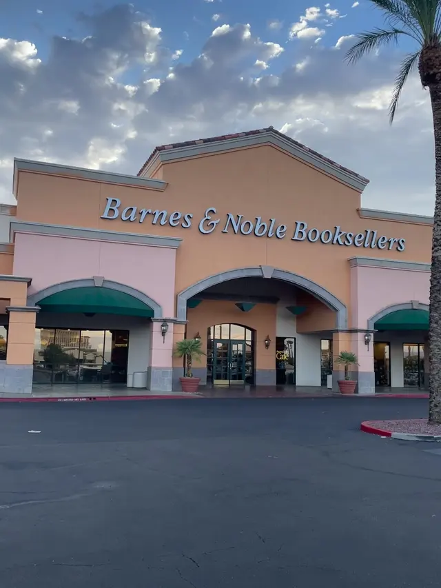 Barnes & Noble — customer photo 7