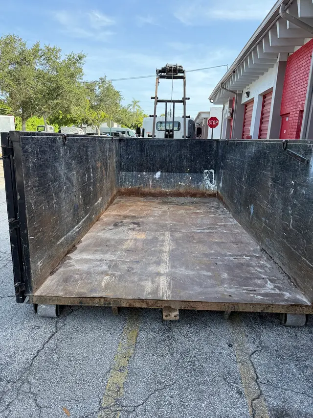 XS Trash — photo from the business 7