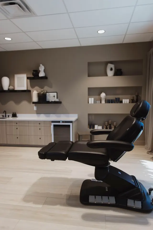 The Refresh Room — photo from the business 8