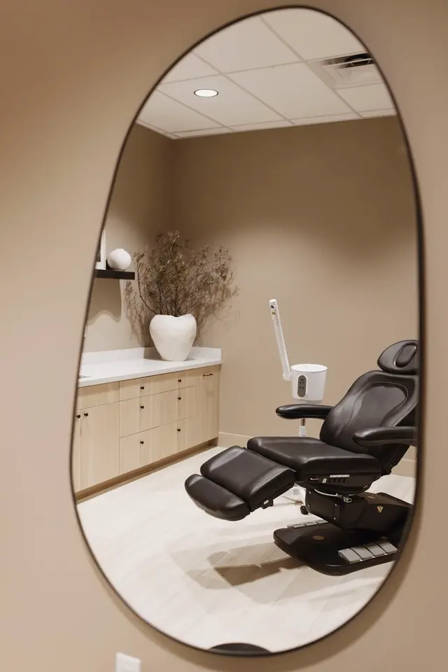 The Refresh Room — photo from the business 7