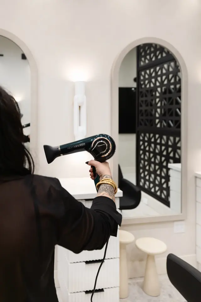 Linea Salon — photo from the business 6